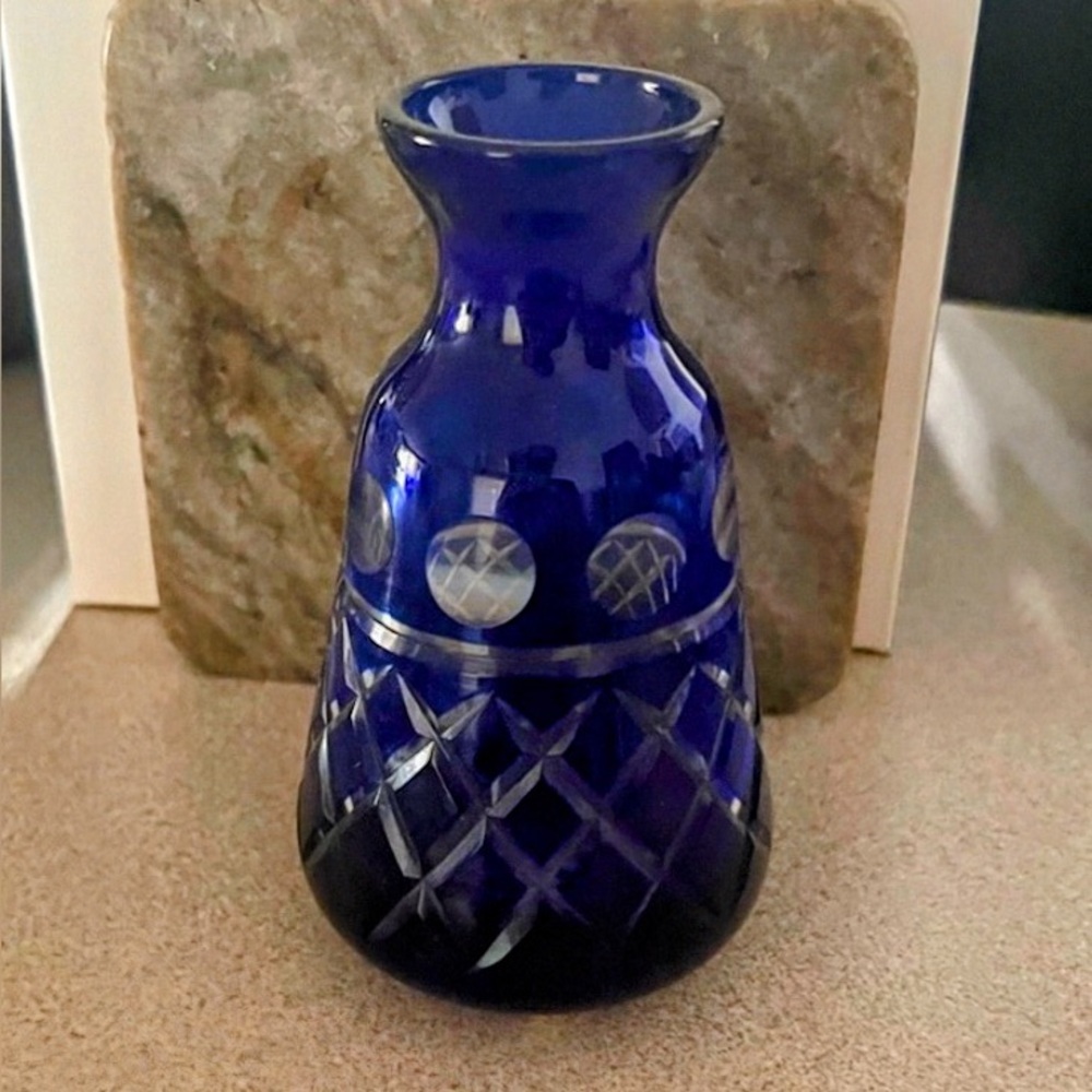 Deep Blue Small Glass Vase with Diamond Pattern